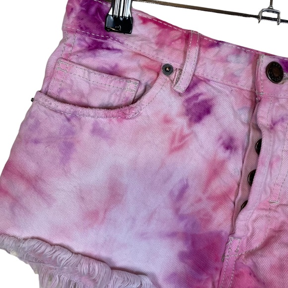 Free People Raw Fringe Hem TyeDye Denim Button-Fly Shorts Size 2 Pink Purple FP - Picture 10 of 15